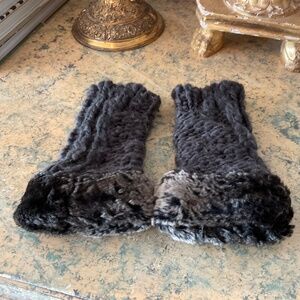 Ellen Tracy knit mitten gloves with open fingers and faux fur detail